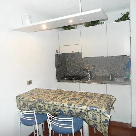 With Terrace Overlooking The Slope 布勒伊-切尔维尼亚