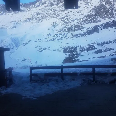 شقة With Terrace Overlooking The Slope *