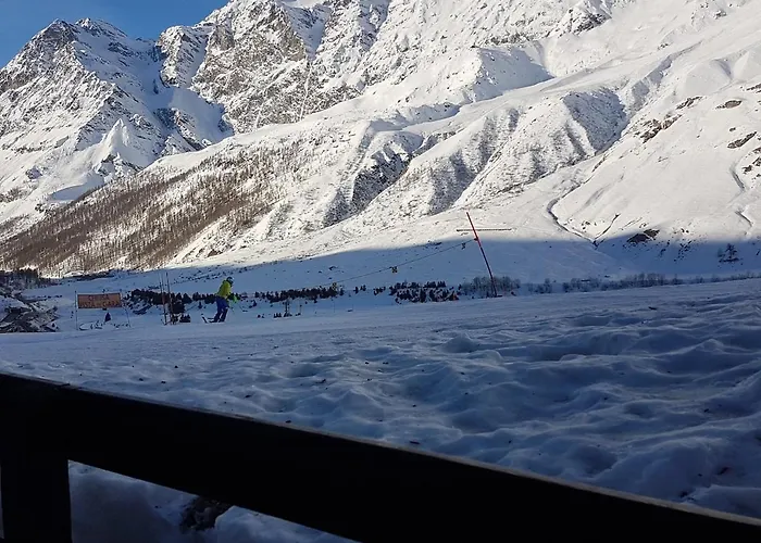 شقة With Terrace Overlooking The Slope *