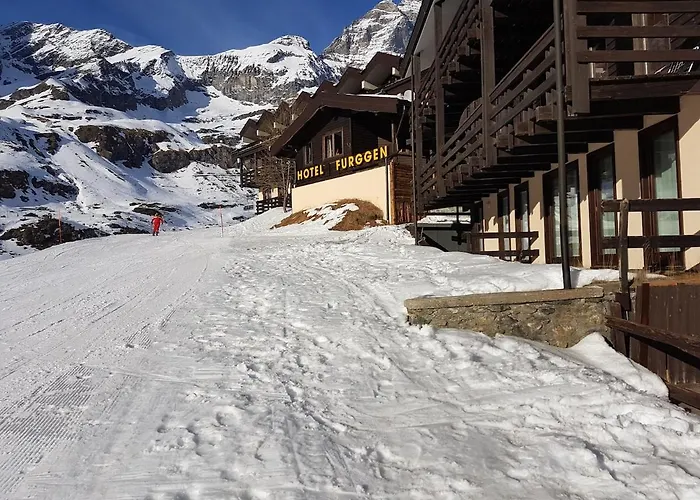 With Terrace Overlooking The Slope Апартаменти *